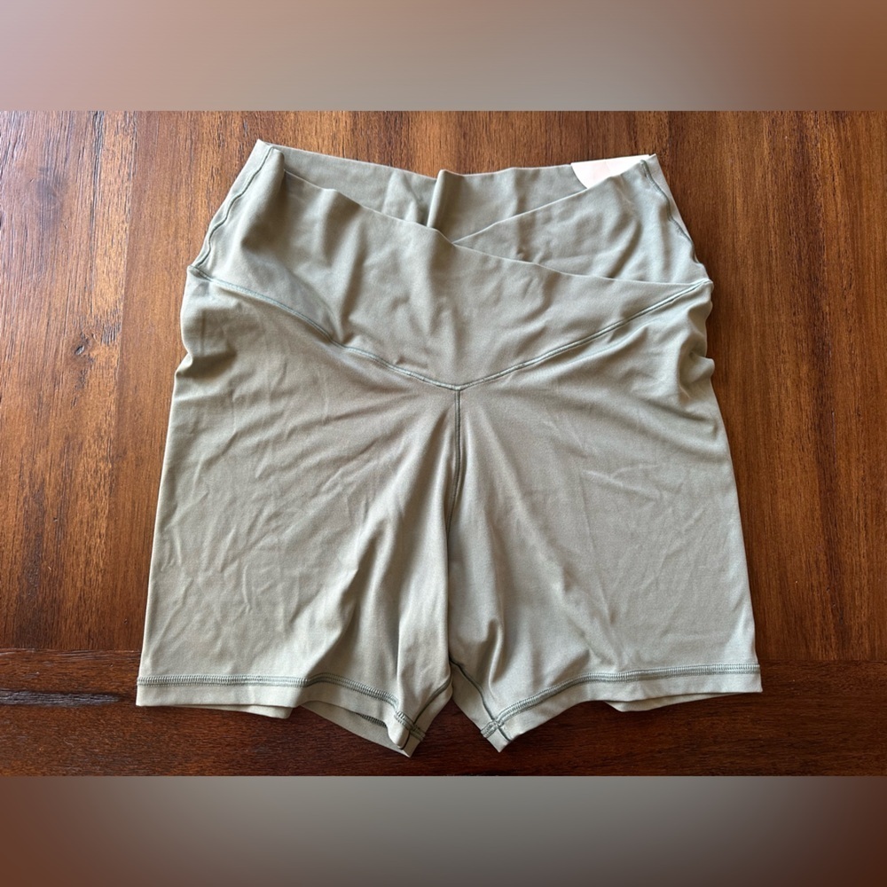 Women's High-Waist Criss Cross Bike Shorts - Olive